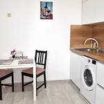 Lola Seaview Guest House. уютный домик в варне