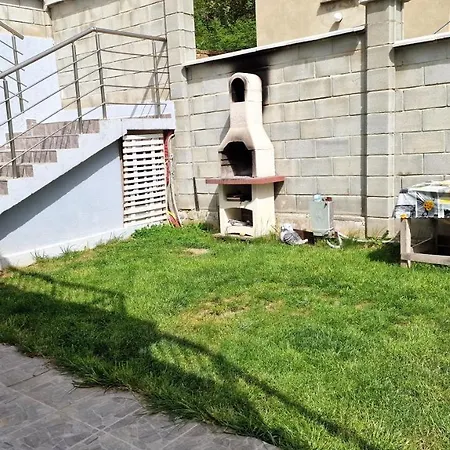 Lola Seaview Guest House. уютный домик в варне 바르나