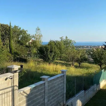 Lola Seaview Guest House. уютный домик в варне *