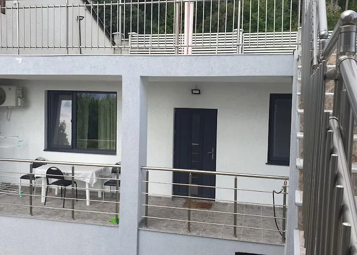 Lola Seaview Guest House. уютный домик в варне 别墅 瓦爾納