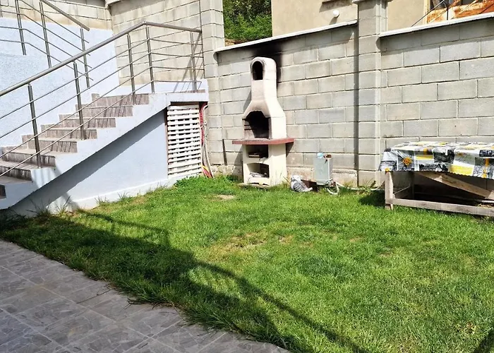 Lola Seaview Guest House. уютный домик в варне 바르나
