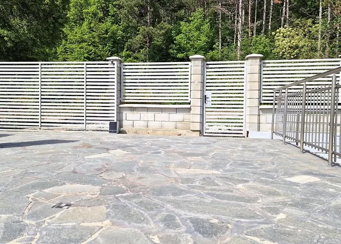 Lola Seaview Guest House. уютный домик в варне 别墅