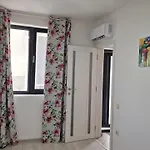 Lola Seaview Guest House. уютный домик в варне Warna
