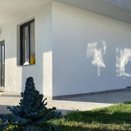 Lola Seaview Guest House. уютный домик в варне Vila *