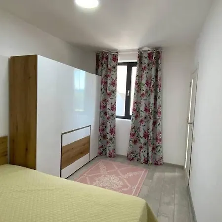Lola Seaview Guest House. уютный домик в варне Vila