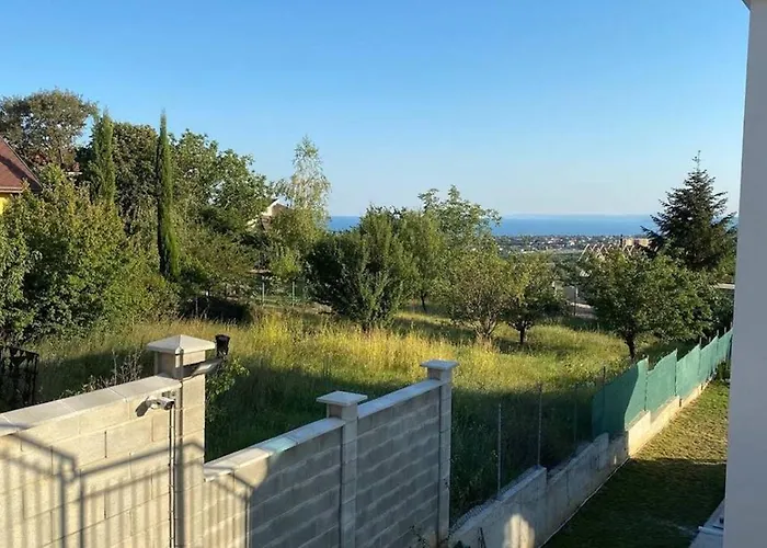 Lola Seaview Guest House. уютный домик в варне *